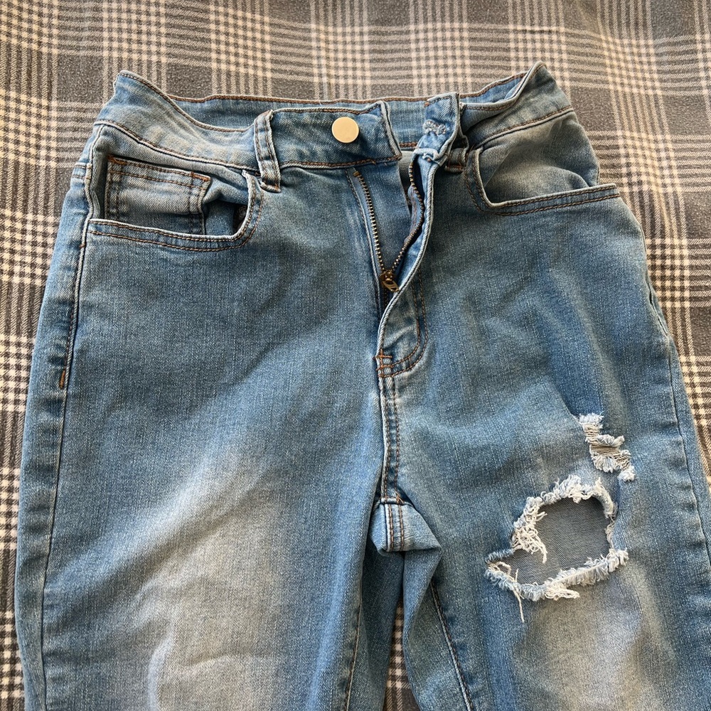 Tall-girl friendly distressed stack jeans 🥰 Size S.